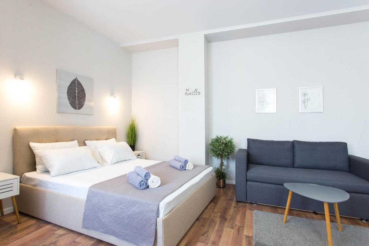 Apartment In The City Center - Gimnasiyna Naberezhna 24A-1 카리프 외부 사진