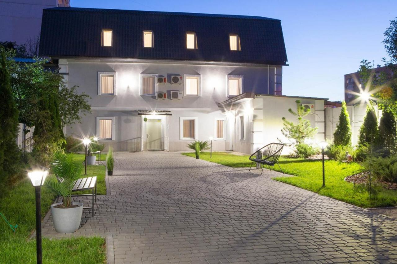 Apartment In The City Center - Gimnasiyna Naberezhna 24A-1 카리프 외부 사진