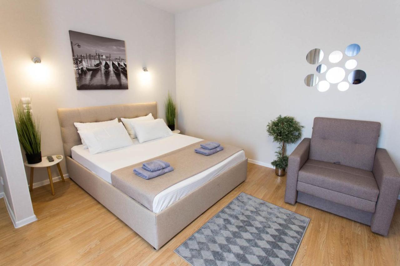 Apartment In The City Center - Gimnasiyna Naberezhna 24A-1 카리프 외부 사진