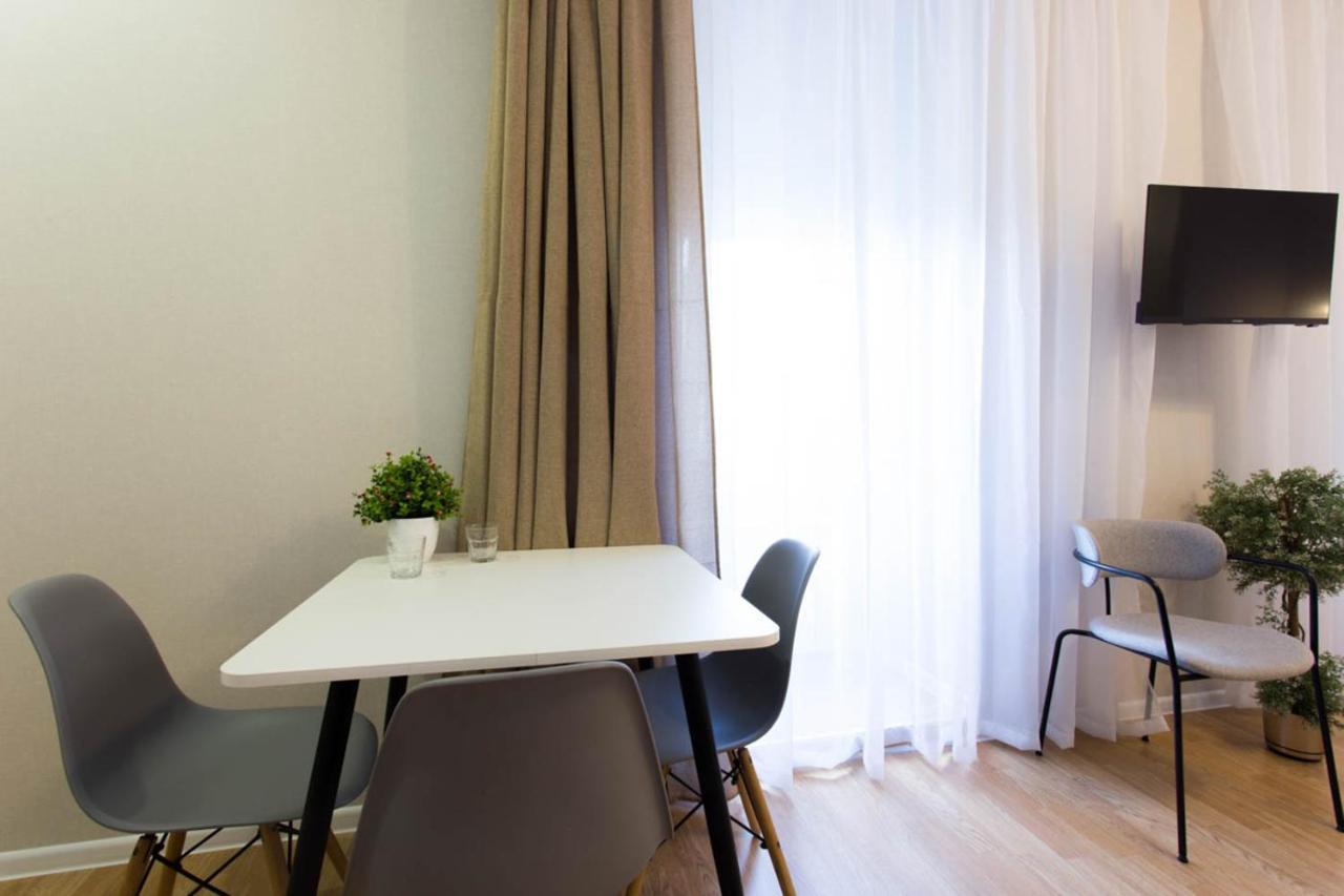 Apartment In The City Center - Gimnasiyna Naberezhna 24A-1 카리프 외부 사진