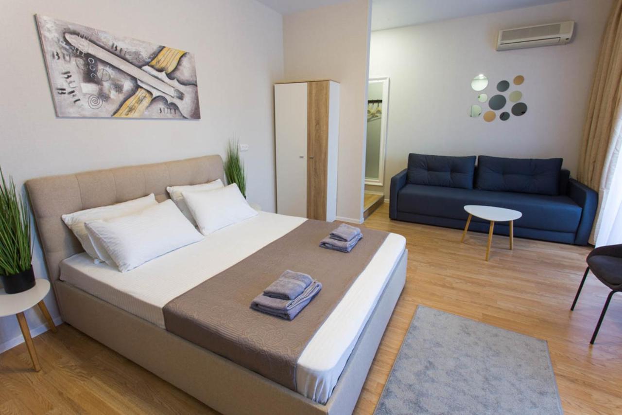 Apartment In The City Center - Gimnasiyna Naberezhna 24A-1 카리프 외부 사진