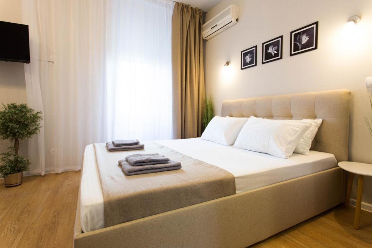 Apartment In The City Center - Gimnasiyna Naberezhna 24A-1 카리프 외부 사진