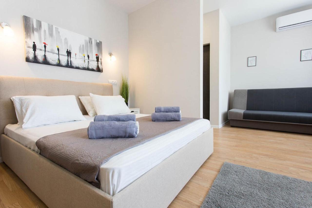 Apartment In The City Center - Gimnasiyna Naberezhna 24A-1 카리프 외부 사진